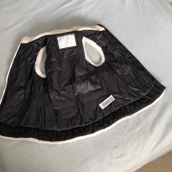 Calvin Klein Vest - Picture 3 of 7